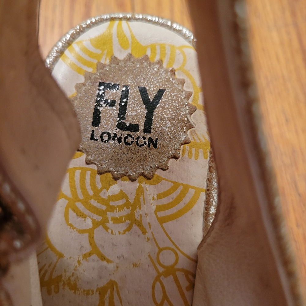 Fly London 39 Wedge Sandals Gold Metallic Leather Comfort Summer YAKIN 8.5 9 - Picture 10 of 10
